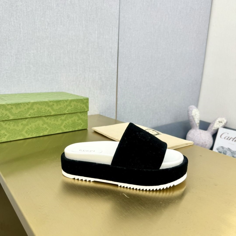 G*u*i slippers